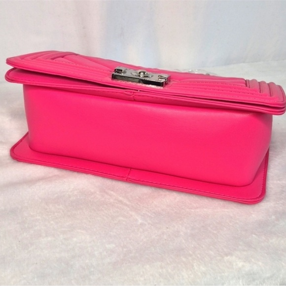 Badgley Mischka Hot Pink Chevron Crossbody Bag NWT Vegan Leather - Picture 8 of 12